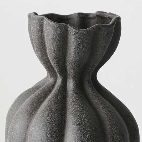 Basma Vase Black